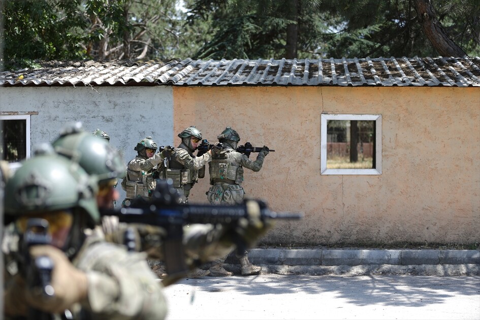 Komandolar, meskun mahal operasyonları için zorlu eğitimden geçiyor