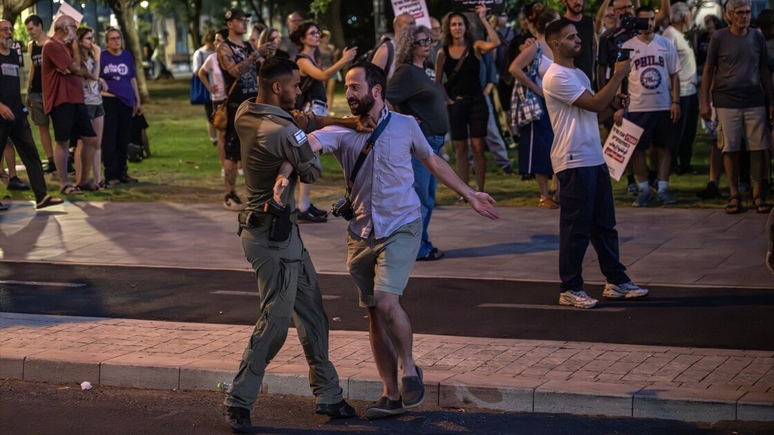 İsrail polisi Tel Aviv'de hükümet karşıtı protestoya müdahale etti