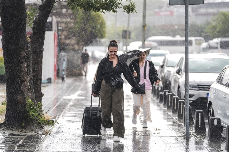 İstanbul'un bazı bölgelerinde sağanak etkili oldu