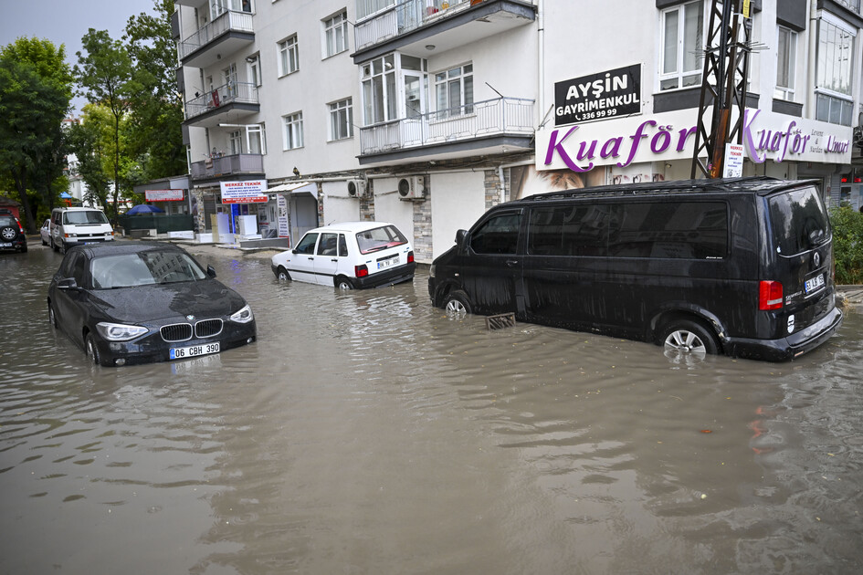 Başkentte sağanak etkili oluyor