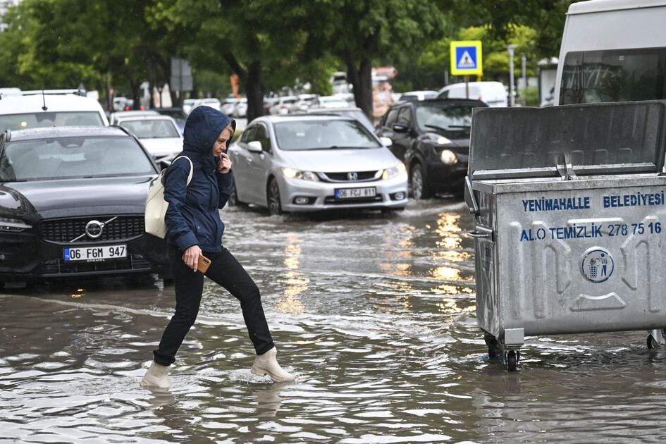 Başkentte sağanak etkili oluyor