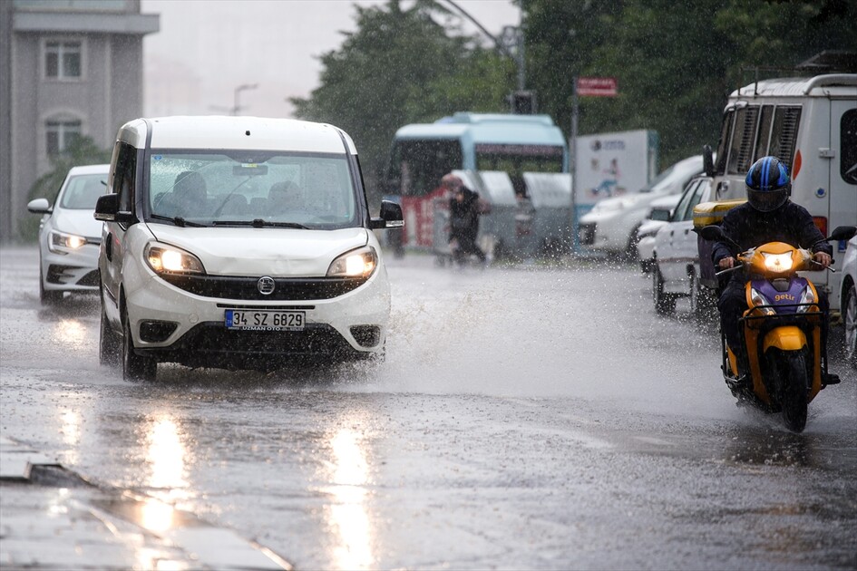 İstanbul'un bazı bölgelerinde sağanak etkili oldu