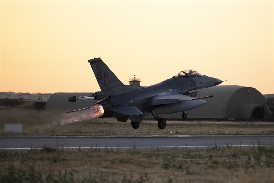 Türk F-16'ları Baltık semalarında 7/24 alarm görevinde olacak