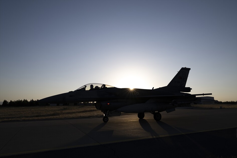 Türk F-16'ları Baltık semalarında 7/24 alarm görevinde olacak