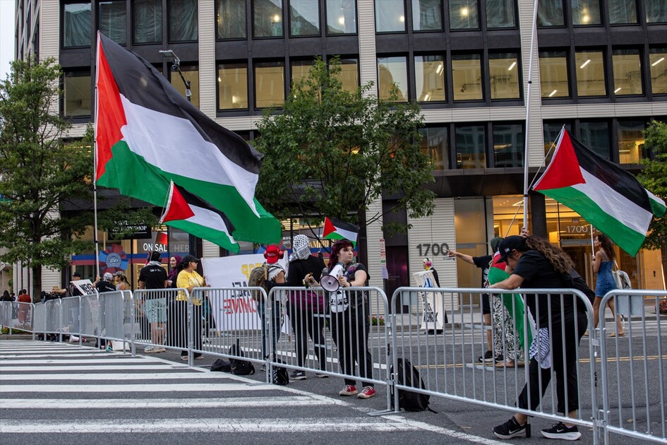 Netanyahu'nun Washington ziyareti Beyaz Saray önünde protesto edildi