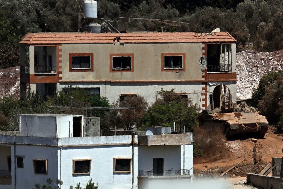 İsrail'in Lübnan'ın güneyinde patlayıcılarla hedef aldığı bölgedeki büyük tahribat görüntülendi