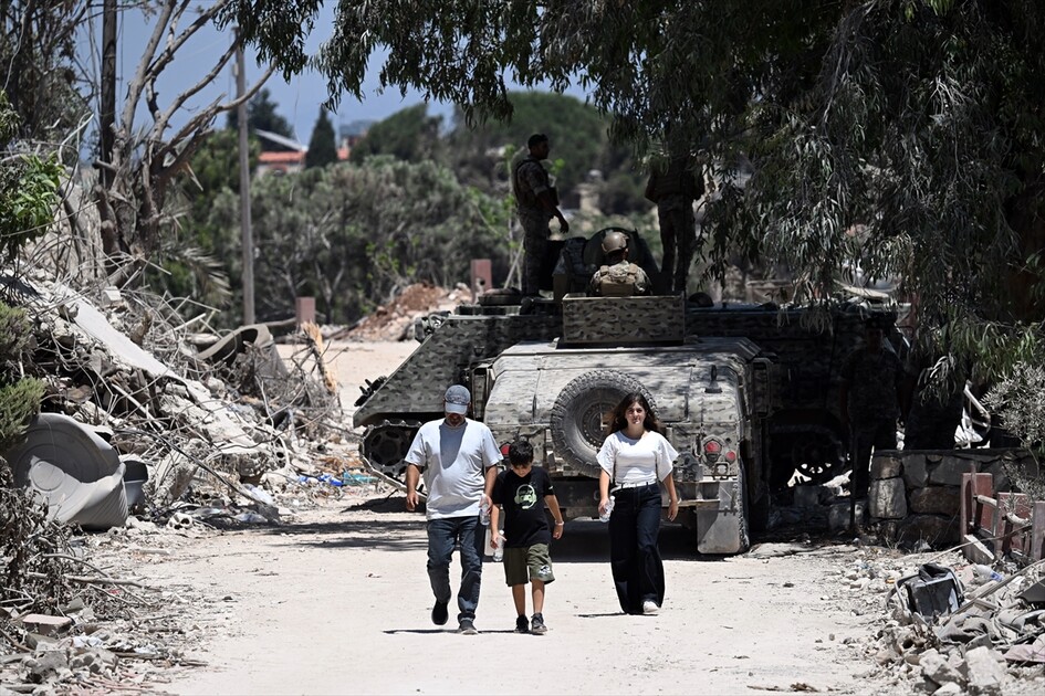 İsrail'in Lübnan'ın güneyinde patlayıcılarla hedef aldığı bölgedeki büyük tahribat görüntülendi