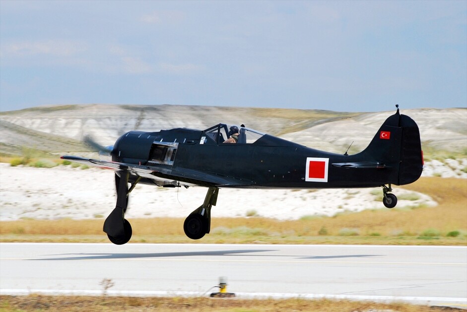 Tarihi savaş uçağı Focke-Wulf 190 restorasyonun ardından yeniden uçtu