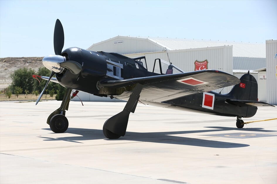 Tarihi savaş uçağı Focke-Wulf 190 restorasyonun ardından yeniden uçtu
