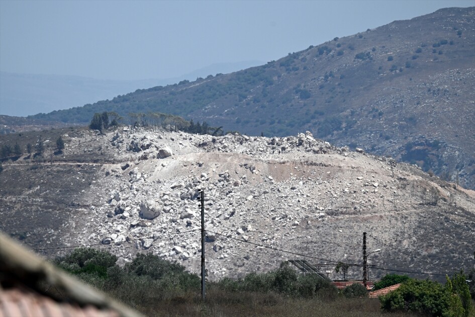İsrail'in Lübnan'ın güneyinde patlayıcılarla hedef aldığı bölgedeki büyük tahribat görüntülendi