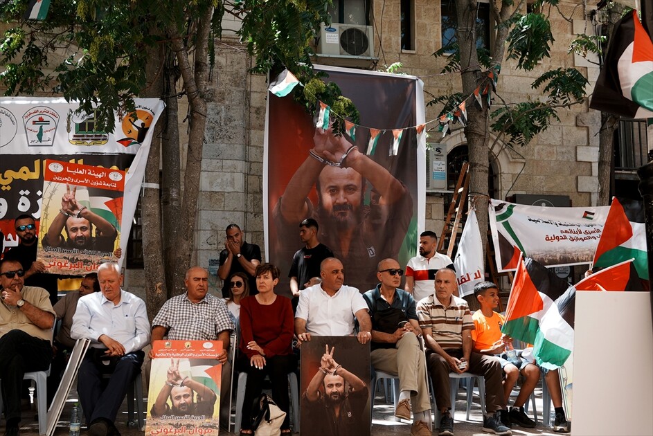 بصور ولافتات.. فلسطينيون يحيون في الضفة يوم نصرة غزة والأسرى