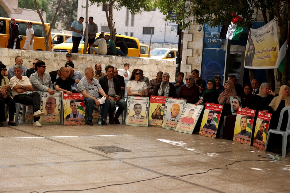 بصور ولافتات.. فلسطينيون يحيون في الضفة يوم نصرة غزة والأسرى