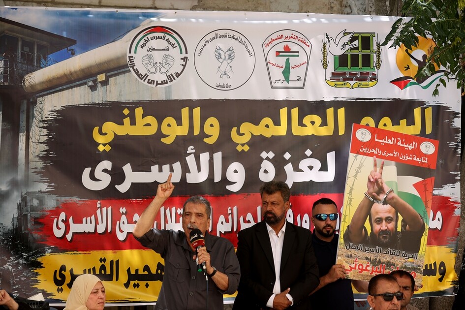 بصور ولافتات.. فلسطينيون يحيون في الضفة يوم نصرة غزة والأسرى
