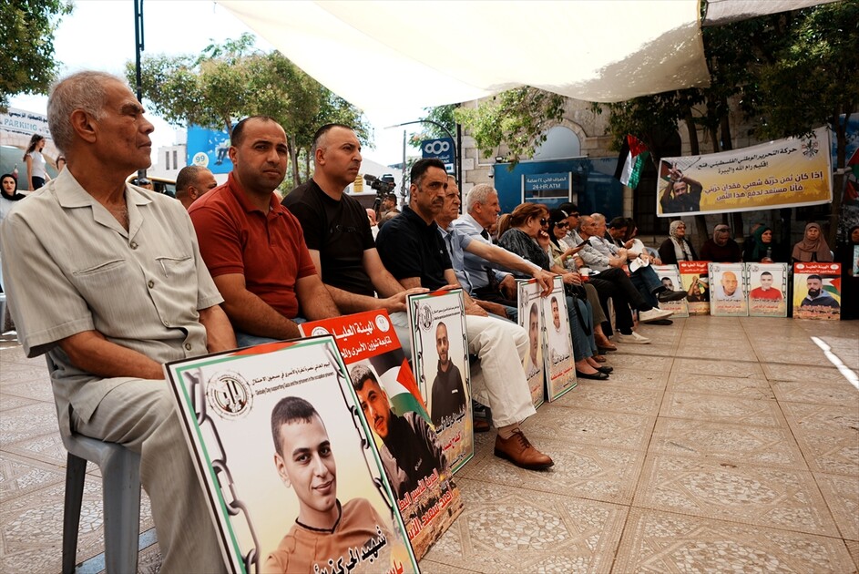 بصور ولافتات.. فلسطينيون يحيون في الضفة يوم نصرة غزة والأسرى