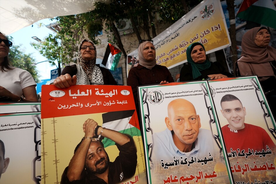 بصور ولافتات.. فلسطينيون يحيون في الضفة يوم نصرة غزة والأسرى
