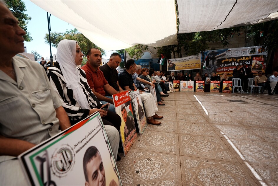 بصور ولافتات.. فلسطينيون يحيون في الضفة يوم نصرة غزة والأسرى