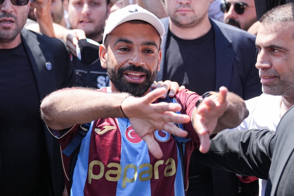 وصول نجم كرة القدم المصري محمد صلاح إلى إسطنبول