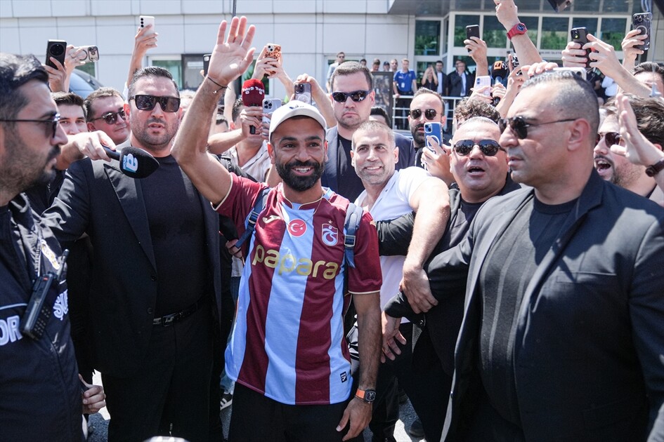 وصول نجم كرة القدم المصري محمد صلاح إلى إسطنبول