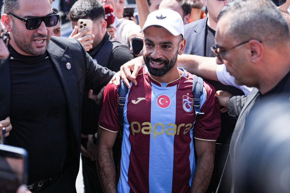 وصول نجم كرة القدم المصري محمد صلاح إلى إسطنبول