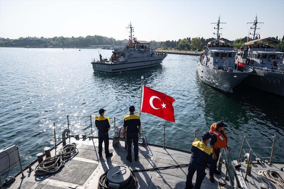 Deniz Harp Okulunda geleceğin deniz subayları uygulamalı eğitimlerle yetişiyor