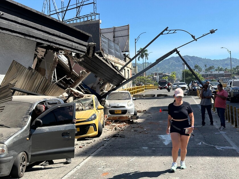 Kolombiya'da 7,4 büyüklüğünde deprem