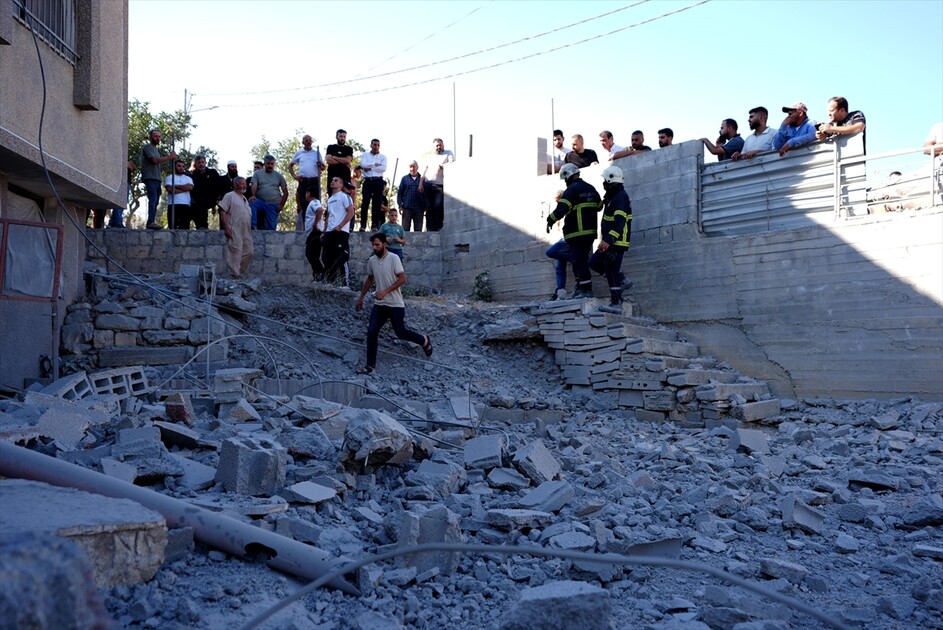 İsrail askerleri, Batı Şeria'da öldürülen Filistinlinin evini yıktı