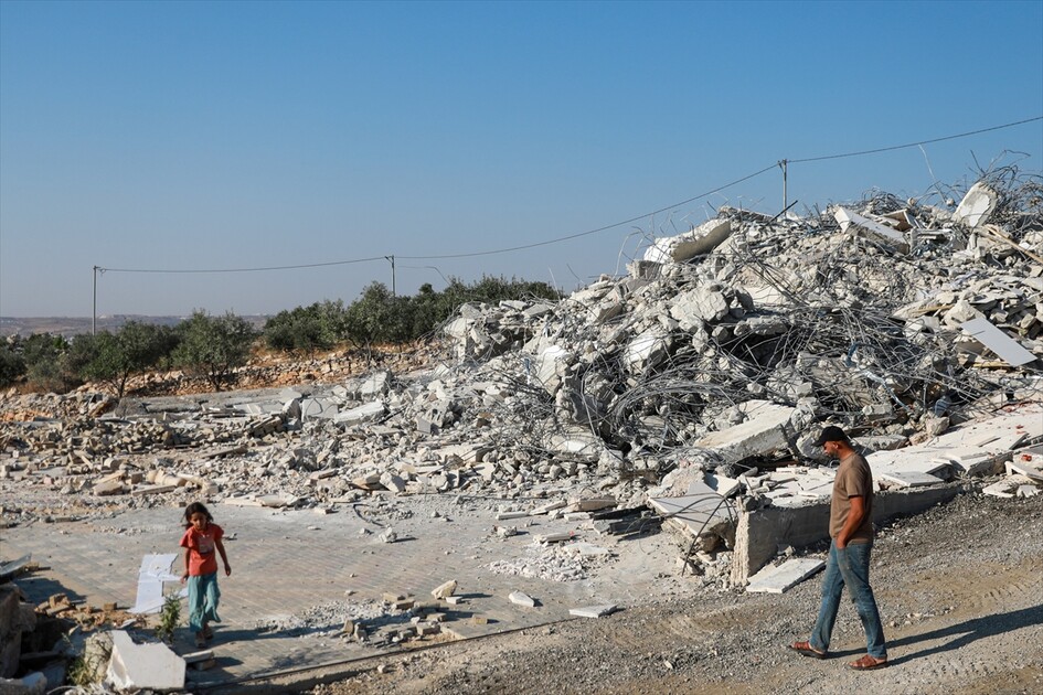 إسرائيل تشرد 3 عائلات فلسطينية بهدم بناية جنوب بيت لحم