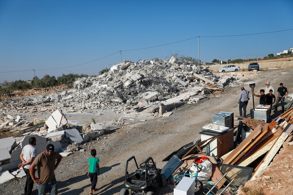 إسرائيل تشرد 3 عائلات فلسطينية بهدم بناية جنوب بيت لحم
