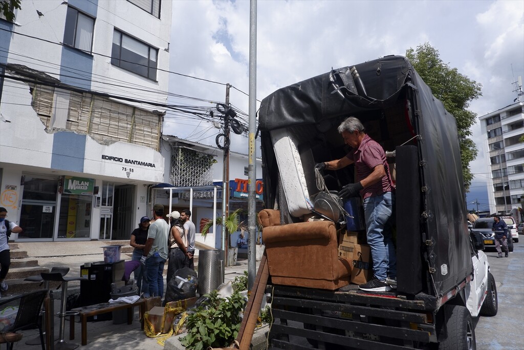 Kolombiya'da 7,4 büyüklüğündeki depremde ölenlerin sayısı 265'e çıktı