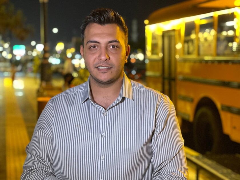 من حافلة مدرسية إلى مطعم.. 3 شبان ينقلون