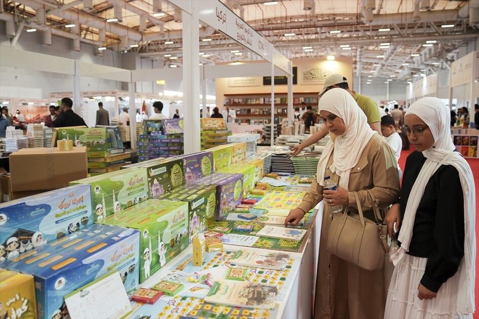معرض إسطنبول الدولي للكتاب العربي يستقطب آلاف الزوار في يومه الثاني