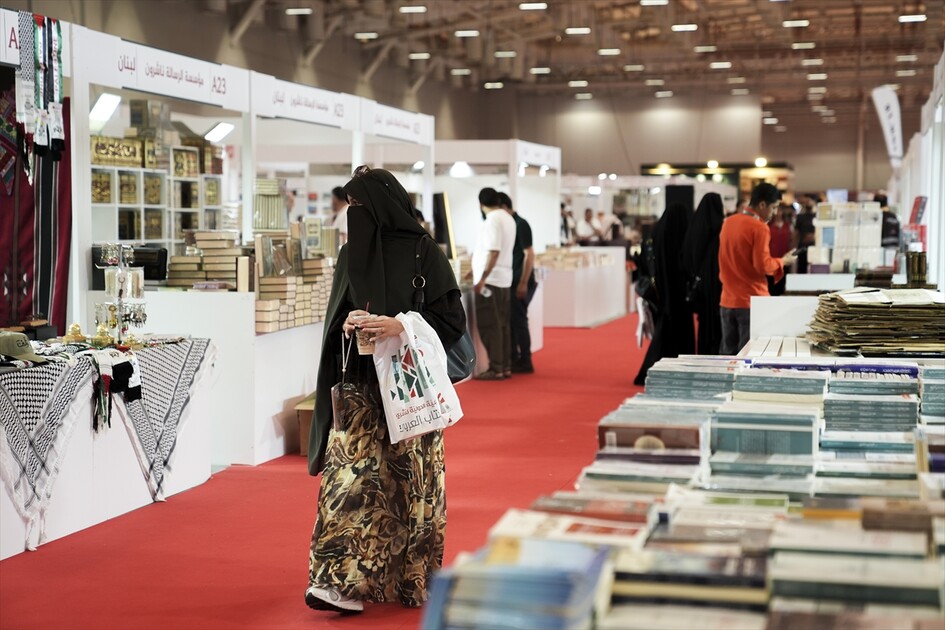 معرض إسطنبول الدولي للكتاب العربي يستقطب آلاف الزوار في يومه الثاني
