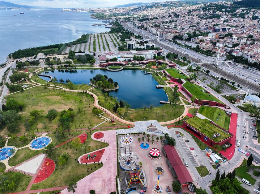 17 Ağustos Marmara Depremi'nin üzerinden 27 yıl geçti