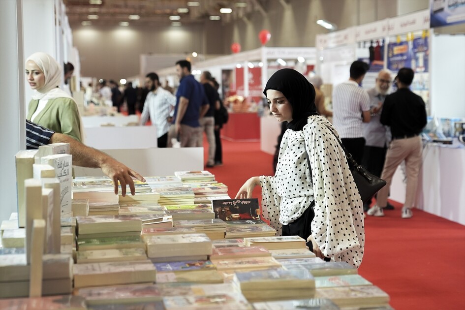 معرض إسطنبول الدولي للكتاب العربي يستقطب آلاف الزوار في يومه الثاني