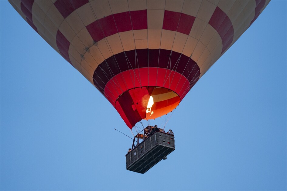 Pamukkale'de balonlar gökyüzünü, gece müzeciliği tarihi canlandırıyor