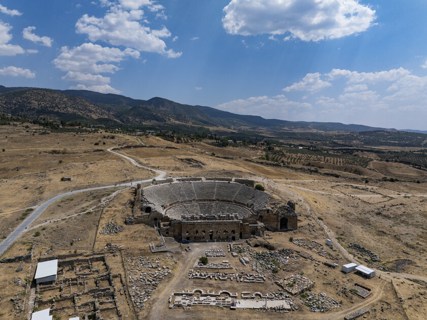 Pamukkale'de balonlar gökyüzünü, gece müzeciliği tarihi canlandırıyor