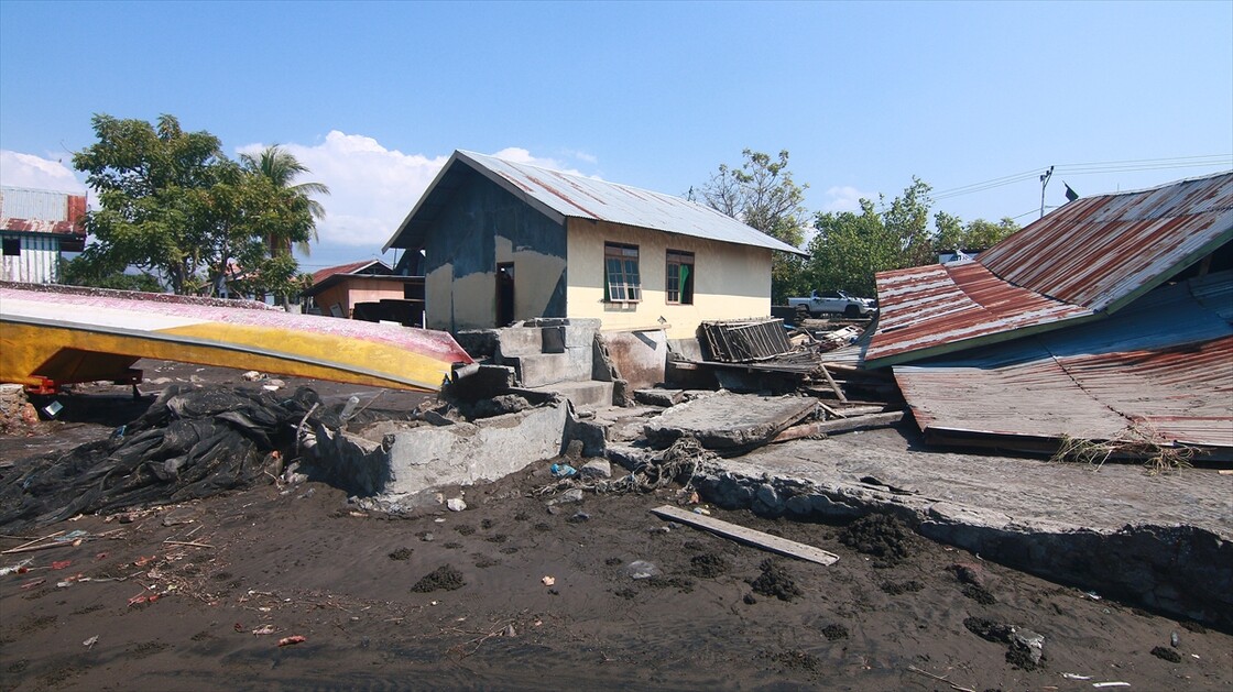 Endonezya'da 7,7 büyüklüğündeki depremde can kaybı 68'e yükseldi