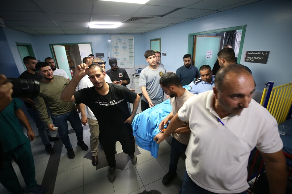 الضفة.. مستوطنون يقتلون فتى فلسطينيا أمام منزله في الخليل