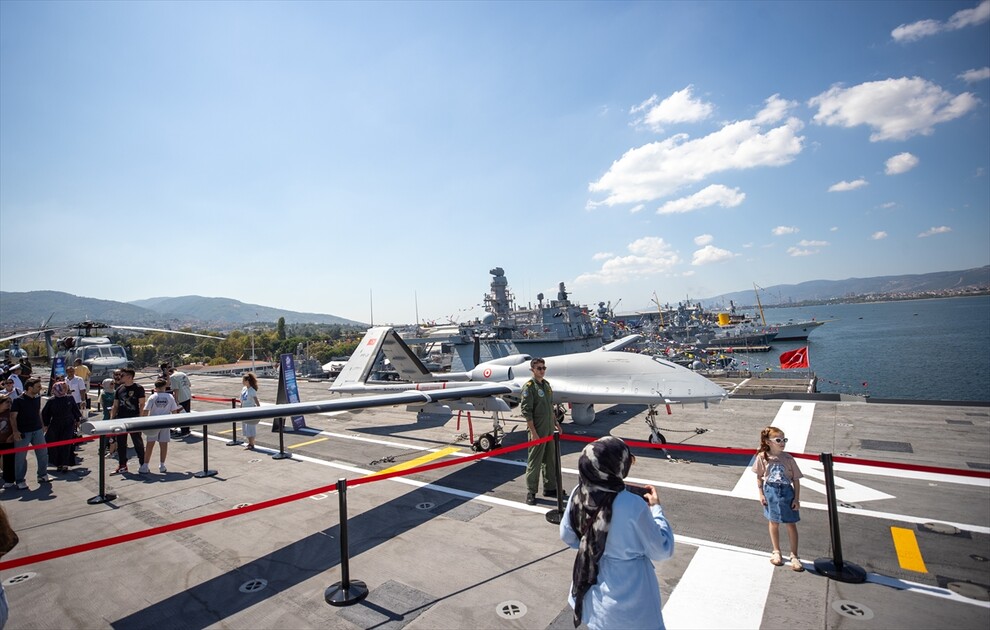 Флагман ВМС Турции TCG Anadolu вызвал большой интерес у посетителей фестиваля TEKNOFEST Mavi Vatan