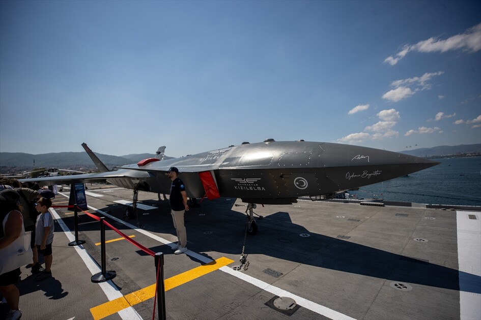 Флагман ВМС Турции TCG Anadolu вызвал большой интерес у посетителей фестиваля TEKNOFEST Mavi Vatan