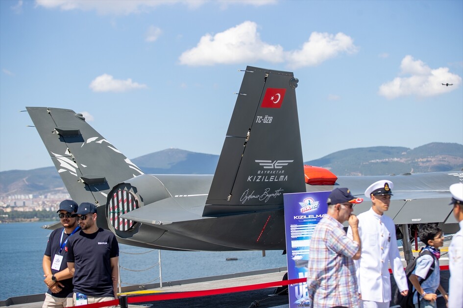 Флагман ВМС Турции TCG Anadolu вызвал большой интерес у посетителей фестиваля TEKNOFEST Mavi Vatan