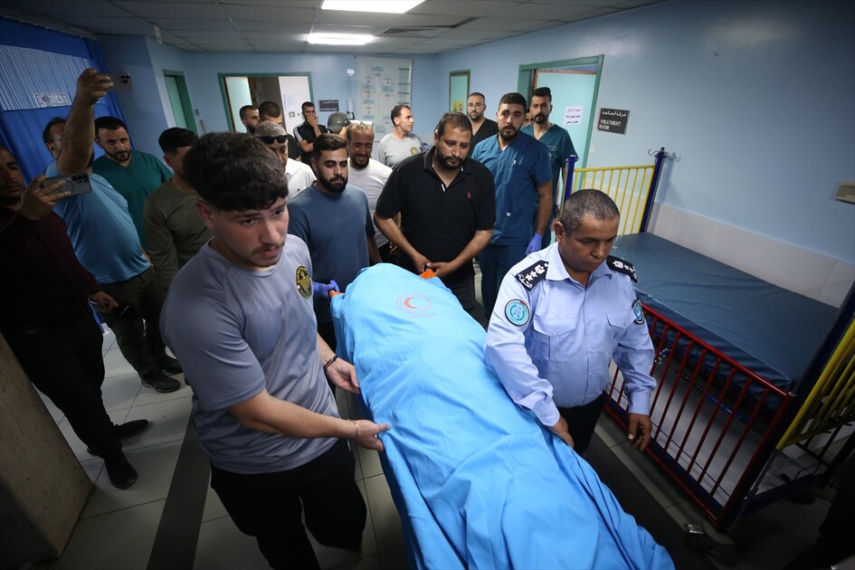 الضفة.. مستوطنون يقتلون فتى فلسطينيا أمام منزله في الخليل