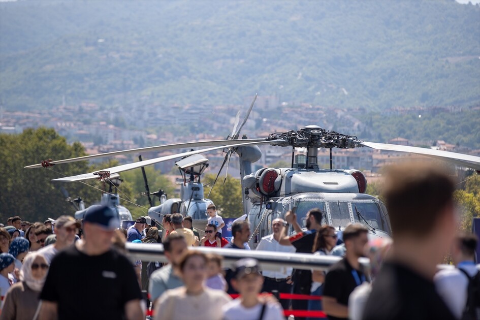 Флагман ВМС Турции TCG Anadolu вызвал большой интерес у посетителей фестиваля TEKNOFEST Mavi Vatan