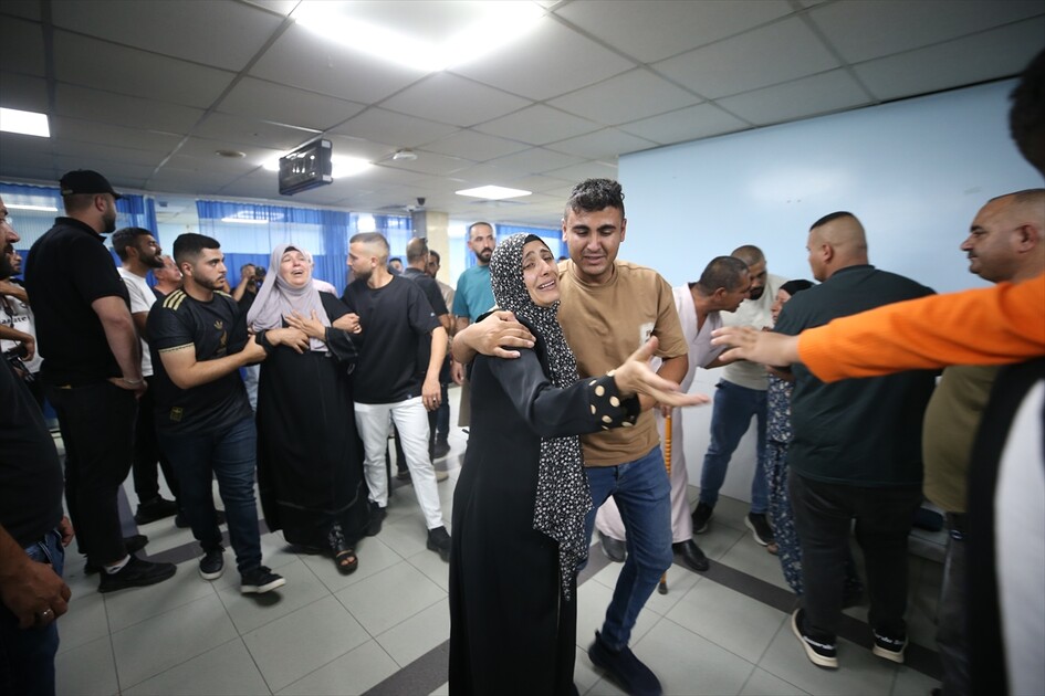 الضفة.. مستوطنون يقتلون فتى فلسطينيا أمام منزله في الخليل