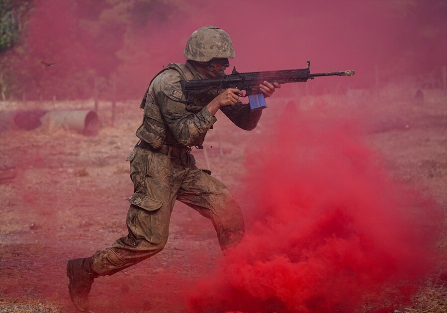 Türk ordusunun komutan adayları, sınırlarını zorlayarak geleceğe hazırlanıyor