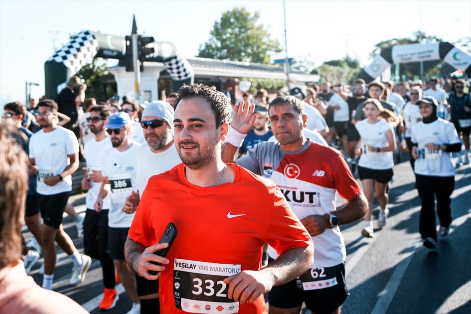 İstanbul'da Yeşilay Yarı Maratonu yapıldı