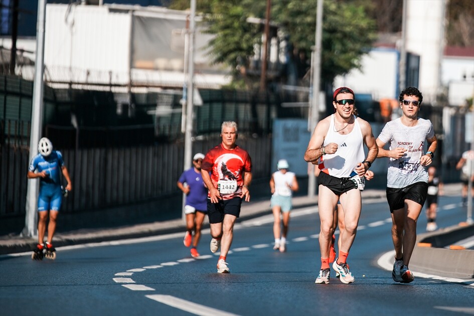 İstanbul'da Yeşilay Yarı Maratonu yapıldı