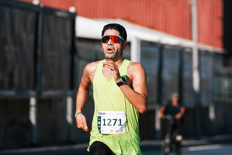 İstanbul'da Yeşilay Yarı Maratonu yapıldı