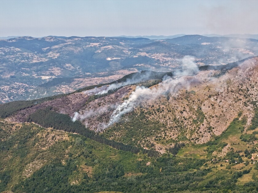 Sarajevo: Požar na Trebeviću i dalje aktivan