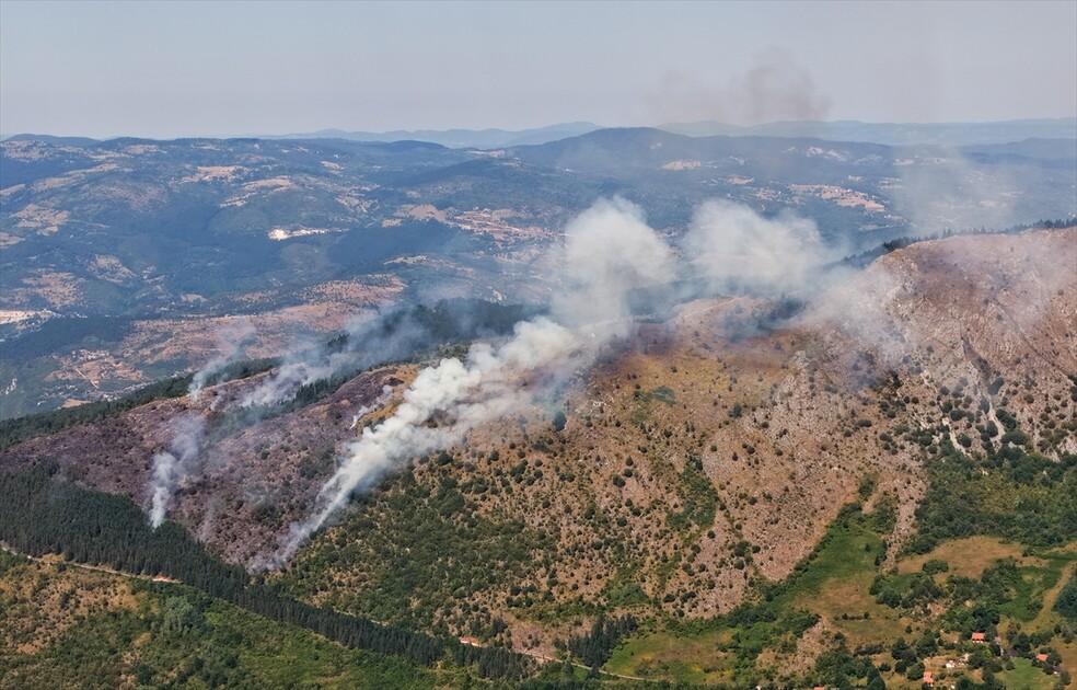 Sarajevo: Požar na Trebeviću i dalje aktivan